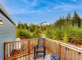 2 BR Dog-Friendly Cabin Near River with Fire Pit