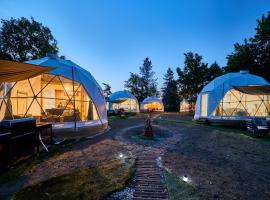 Glamping Slapy, hotel with parking in Slapy