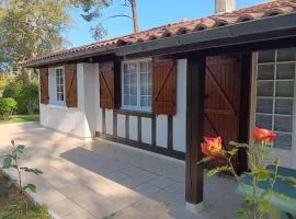 Maison spacieuse avec jardin, proche commerces et plage, 6 couchages, parking privatif - FR-1-239-902