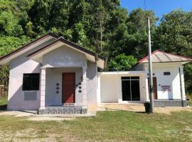 Homestay Idaman Bukit Berapit dengan 2 Bilik Tidur AirCond-Harga utk 1 rumah, cottage in Kuala Terengganu