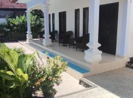 Guest House T Sari, Hotel in Panji