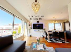 Top floor city center flat with free parking, hotel with parking in Oslo