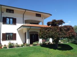 B&B Mombracco, hotel v destinaci Envie