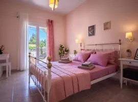 Royal Jelly Suites - Renovated Suites with Pool Just 5 Minutes walk from the Beach By Villa Mana Gers