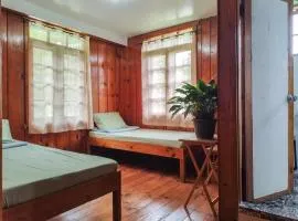 Rm 202 Mhapiya-aw Pensione Inn