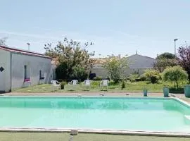 Charmant appartement avec jardin et piscine à La Jarrie