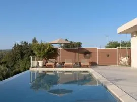 Reflection Villa, Heated Pool & Absolute Seclusion, By ThinkVilla