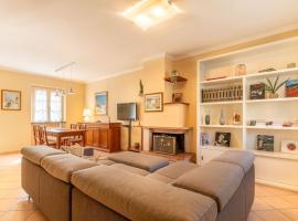 9 minuti dalle Mura di Lucca, Luxury Villa, hotel in Lucca