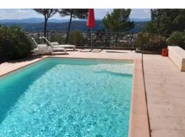 VILLA T4 CÔTE D'AZUR piscine, chalupa v destinaci Draguignan