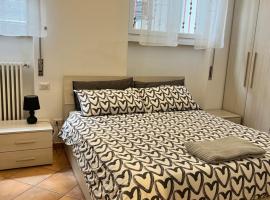 85 mjka house free parking COMO, hotel v destinaci Albese Con Cassano