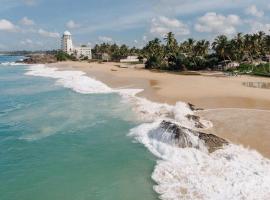 Sea Crest Beach Villa, hotel em Ambalangoda