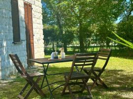 M368 - Marcelli, nuovo trilocale con giardino e piscina، مكان عطلات للإيجار في Santa Maria a Potenza