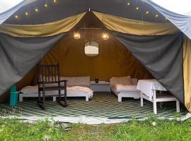 North Cliff Glamping Base camp, glamping site in Gāndarbal
