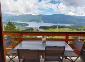 Cosy Wood - Appt vue lac et montagne, hotel en Les Angles