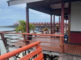 Derawan Beach Cafe and Cottage, hotell i Derawan Islands