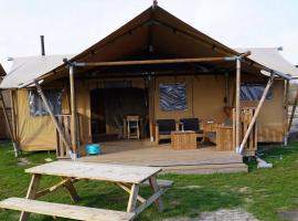 Glamperen met eigen badkamer in De Peel voor 6 Pers Happy、Behelpのラグジュアリーテント