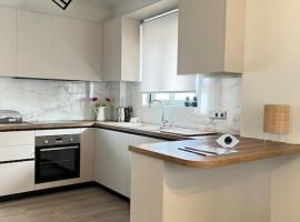 Luxury Family Villa near beach, готель у місті Lechaio