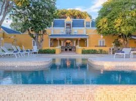 Sirena Bay Estate