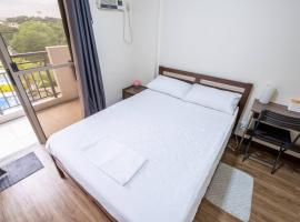 2BR Fully Air-Conditioned Staycation PLUS Free Parking, Hotel in Manila