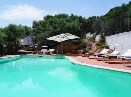 Villa Azzurra , piscina, parcheggio e vista mare
