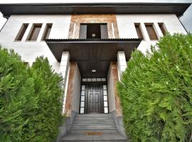 Luxury White House In Yerevan，葉瑞文的飯店