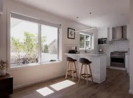 Modern refurbished unit in charming Bellerive