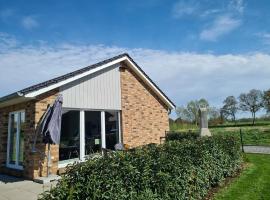 Haus Schwalbennest - Ferienhaus an der Nordsee, hotel a Sehestedt