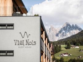 Viel Nois Guest House, מלון בפונס