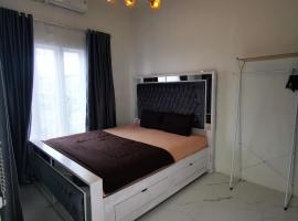 LOBLUS (Low Budget Luxury Stay), kuća za odmor ili apartman u gradu 'Padang'