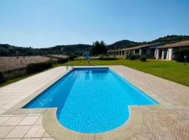 Viesnīca Villa Beafe' Ogliastra con piscina pilsētā Marina di Gairo