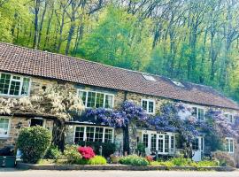 Charming Holiday Cottage in Devon - Country Views, отель в городе Тивертон