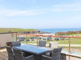 Contemporary beachside apartment