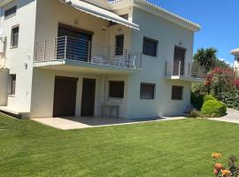 Golf View Apartment, hotel with parking in Píla