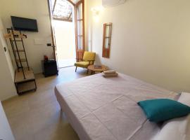 Millelire suites, guest house in La Maddalena