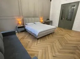 ALEXANDER FLAT_ALECSANDRI