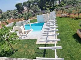 Villa Serena piscina tra ulivi,6 km dalla spiaggia, hotel v destinaci Serranova