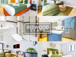 2 Bedroom 2 Bathroom Apt in Camberley Free WiFi By REDWOOD STAYS, hotell i Camberley