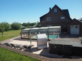 Villa Jenny mit Pool, rental liburan di Wohlenberg