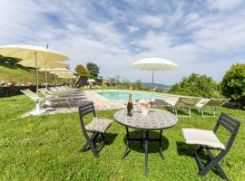 Podere Marcigliana, hotel with parking in Radicondoli