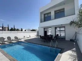 Hubstay - Seaview Villa Oriana in Larnaca, 10 min Walk to the Beach