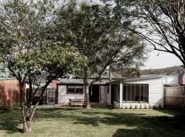 Maple House - Charming family cottage in Sandy Bay