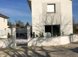 MONTALIEU SEJOUR Maison Les Lys
