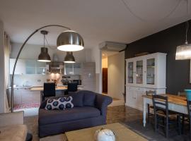 Catullo Apartment, Lago Di Garda, Jacuzzi, ξενοδοχείο με σπα στο Ντεζεντσάνο ντελ Γκάρντα