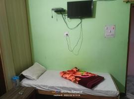Ganga yamuna tourist lodge shrukhet barkot Uttarkashi, hotell i Barkot