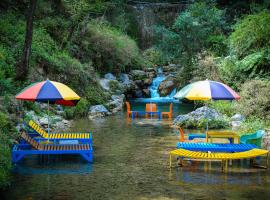 The Hosteller Mussoorie By the Streamside, Kempty, hotell i Mussoorie