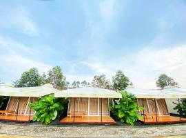 Buana Glamping, hotel v destinaci Pengalongan