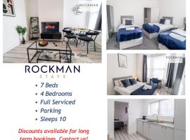 32 The Grove - Modern & Elegant Home Close to Beach with Parking by RockmanStays, hotel di Southend-on-Sea