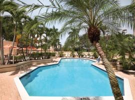 Cozy Two Room Suite with Modern Touches and Pool, hotel in Boca Raton