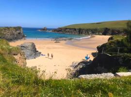 Trevone Bay Seaside Home For 4 - Close To Beach and Padstow, hotel di Padstow