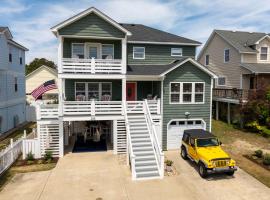 Sojourn Family home with Country Club Access 5 Bedrooms Sleeps 12, villa sihtkohas Kill Devil Hills